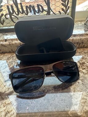 Harley-Davidson Black Metal Frame Sunglasses with Dark Lenses